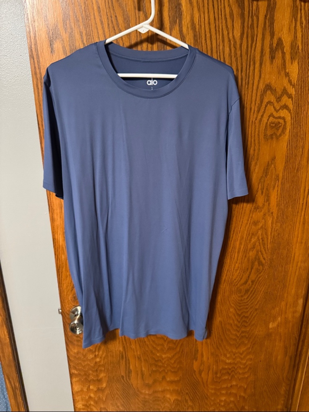 ALO Yoga Men's Short-Sleeve Crew Neck Tee in Dusty Blue